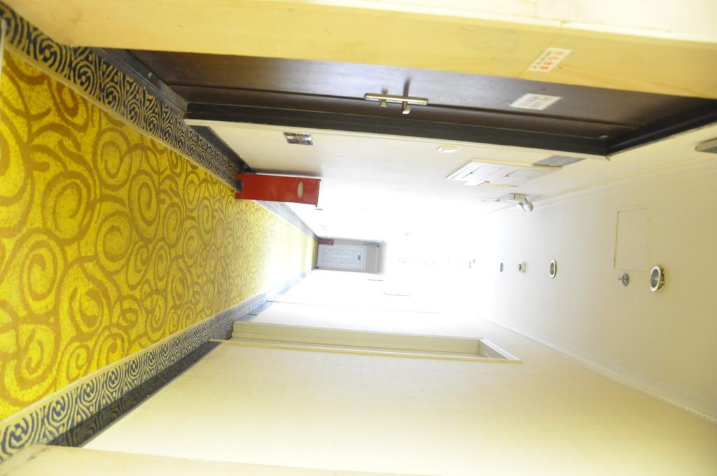 Super 8 Hotel Beijing Shijingshan Jiujiuyuan Buitenkant foto